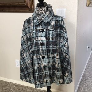 Cejon cape/coat. Checked pattern. Blue/cream/black. Poly/wool blend. Size S/M